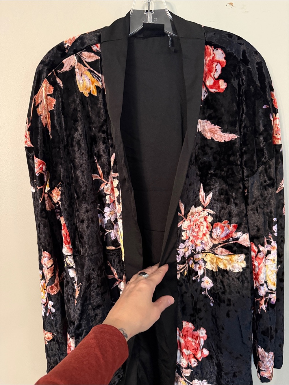 Out From Under Floral Velvet Robe - Picture 4 of 8